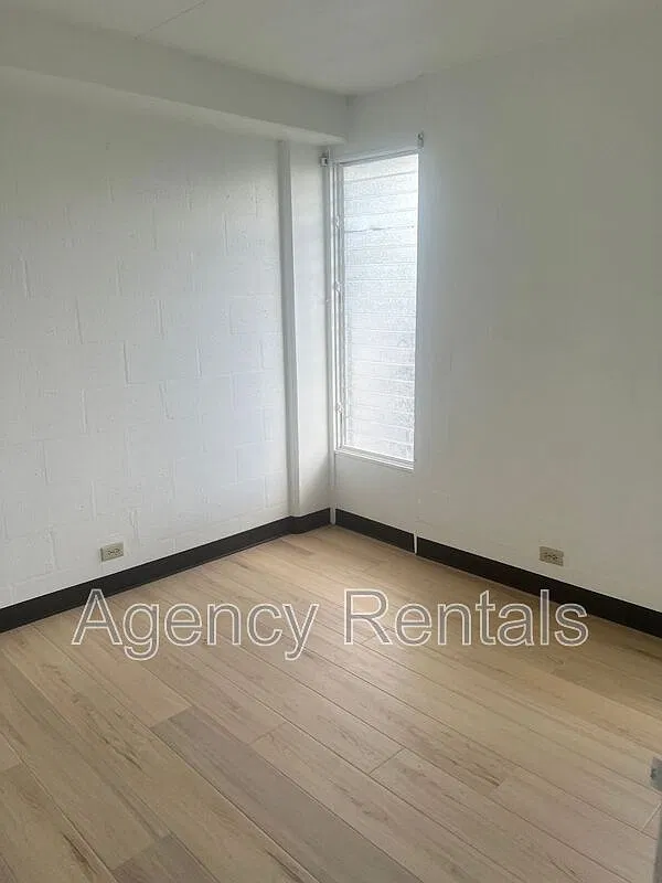 2 bed, 1.0 bath, $1,600 — Photo 2