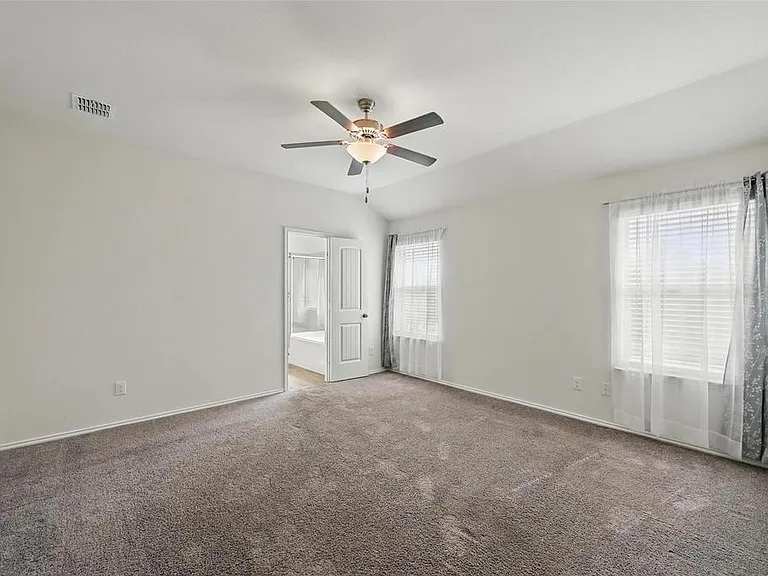837 Amberwood Ct — Photo 18