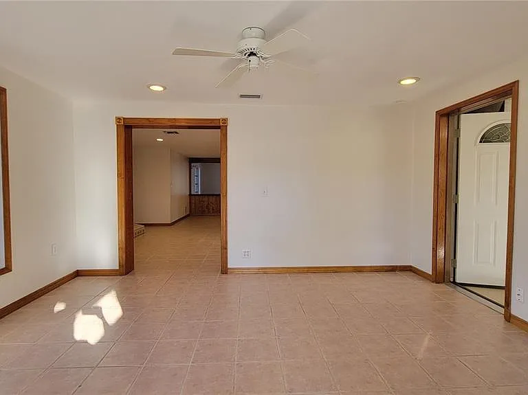 5847 Venisota Rd — Photo 5