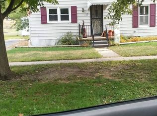 113 W Green St, Roberts, IL 60962