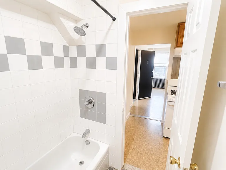 4 N Bleeker St #4 — Photo 22