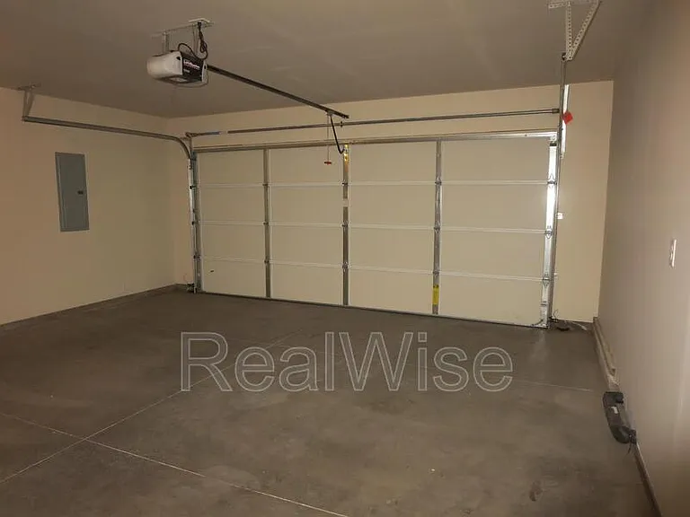 3006 NE Red Oak Dr — Photo 16