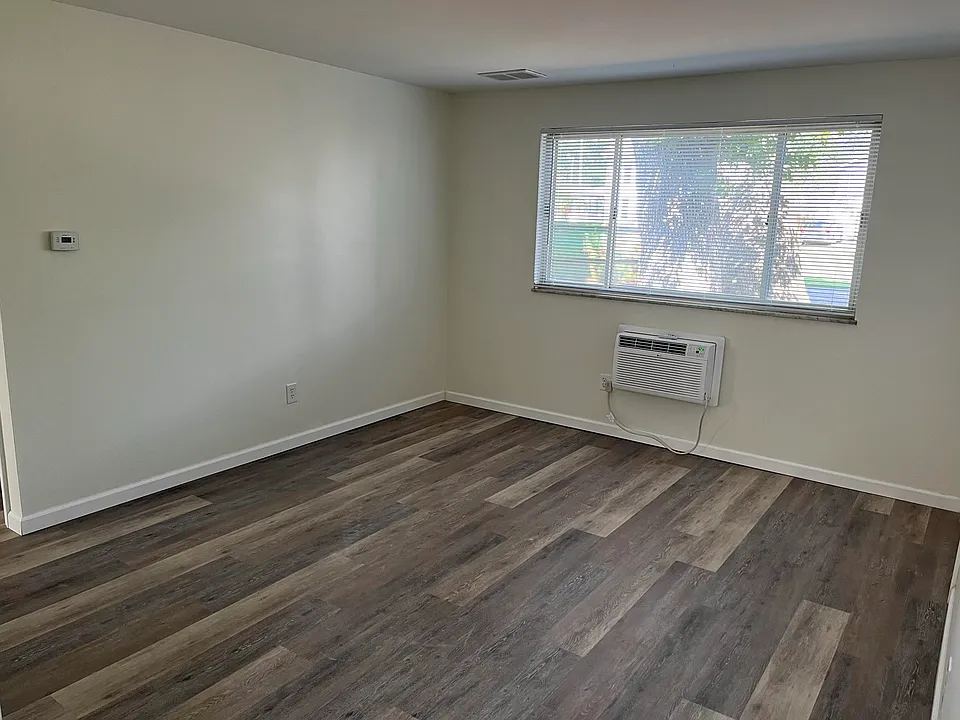316 E William St #4