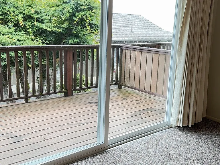 400 Beacon Hill Dr #12 — Photo 2