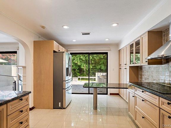 5th image of 41 E View Court