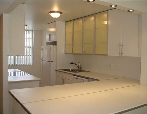 5th image of 250 Jacaranda Dr APT 204