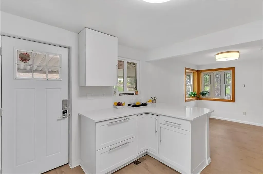 3 bed, 1750 sqft, $2,498 — Photo 4