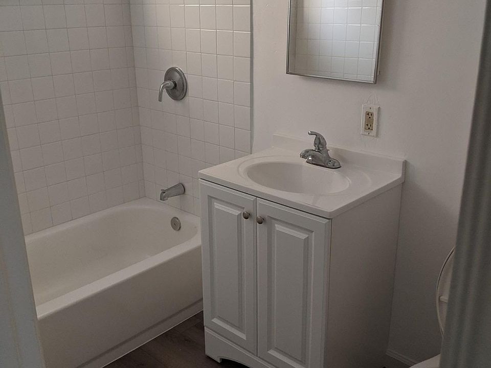 2nd image of 552 Ritchey St