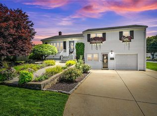 66 Stony Brook Dr, Cranston, RI 02920