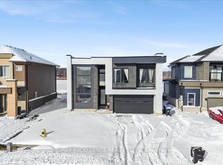3717 Quayside Dr, Severn, ON L3V8M9