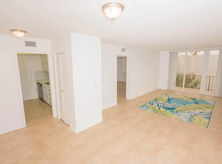 301 Croton Ave #310 — Photo 8