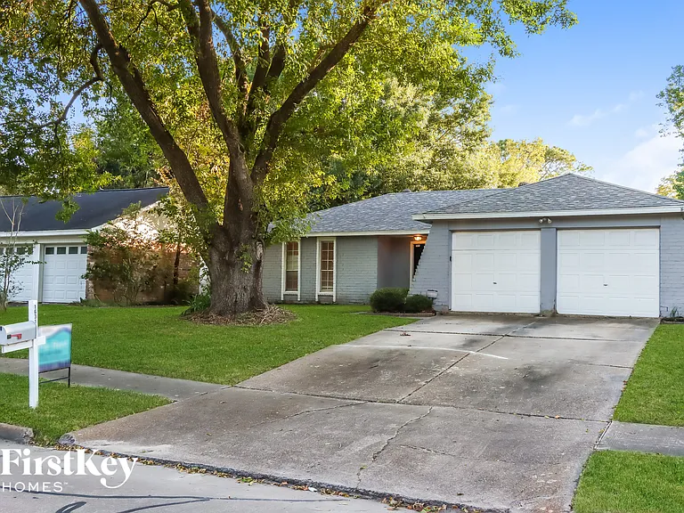 16310 Forest Bend Ave — Photo 2