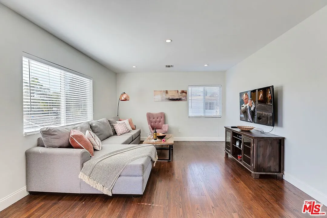 1 bed, 500 sqft, $3,500 — Photo 3