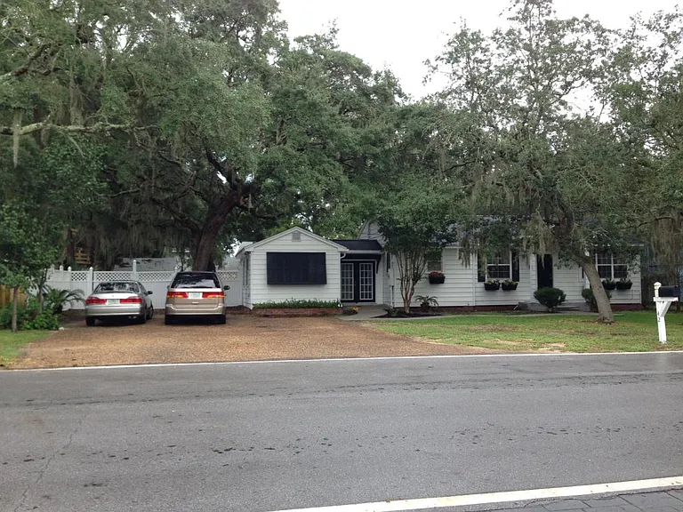 42 Shalimar Dr — Photo 2