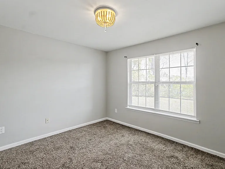 404 Clairemore Cir — Photo 25