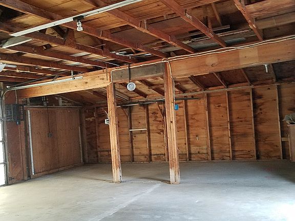 2nd image of 814 Superior St