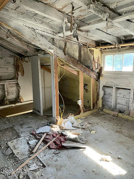 4th image of 2161 Helderberg Trail