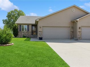 6025 Meadowlark Ct, Pleasant Hill, IA 50327