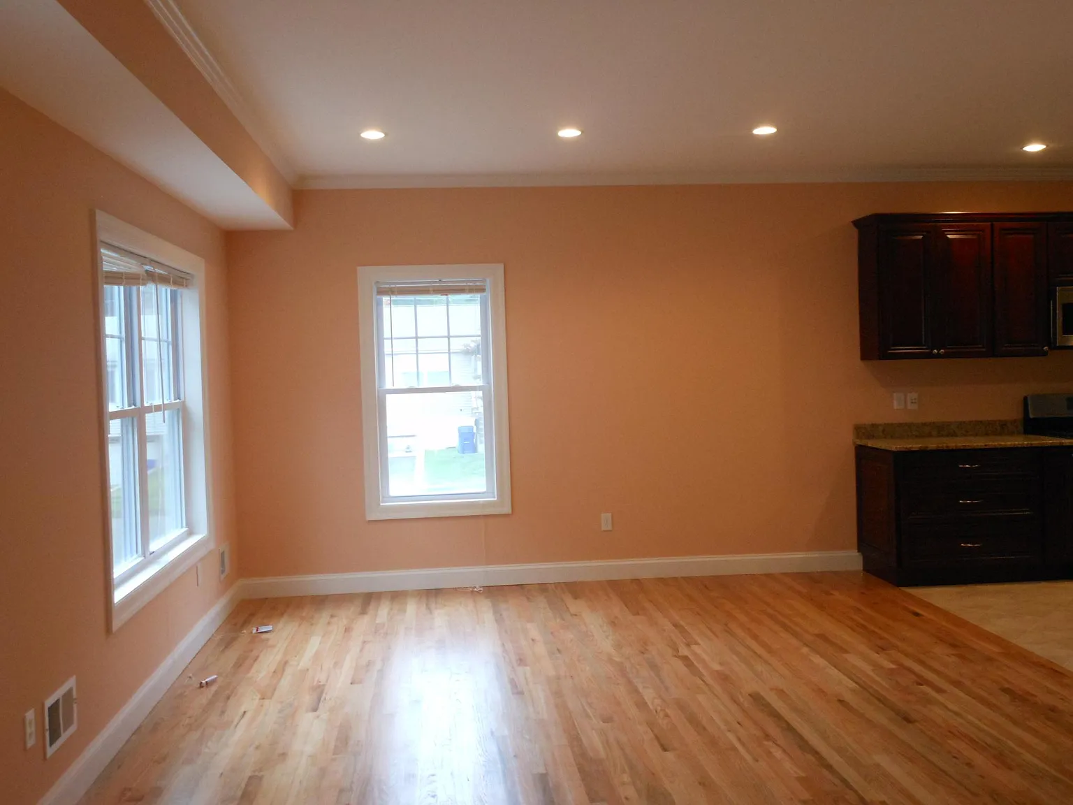 1 bed, 2300 sqft, $1,300 — Photo 3