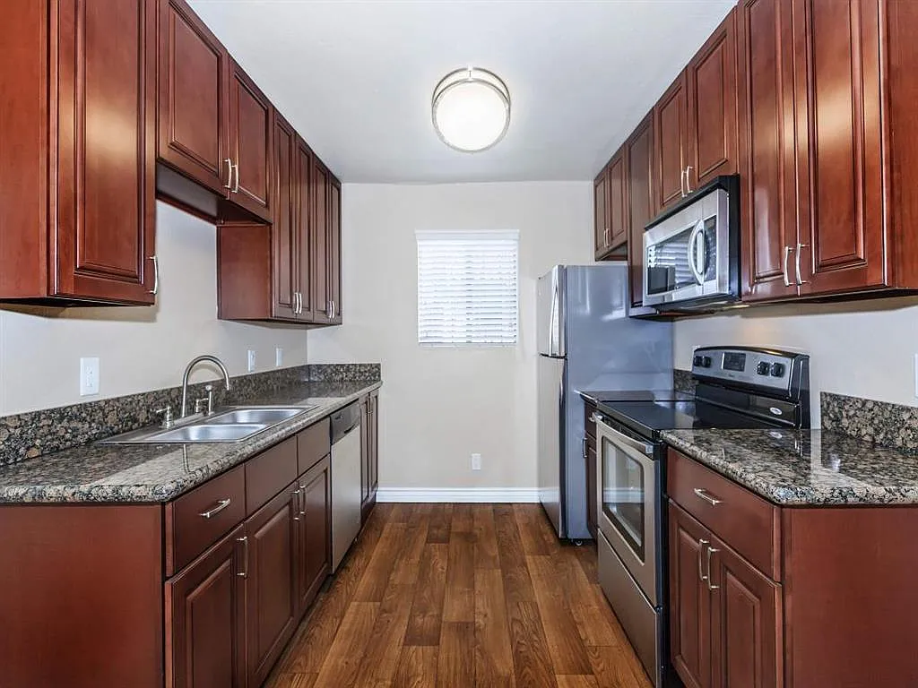 San Jacinto RC Apartments — Photo 2