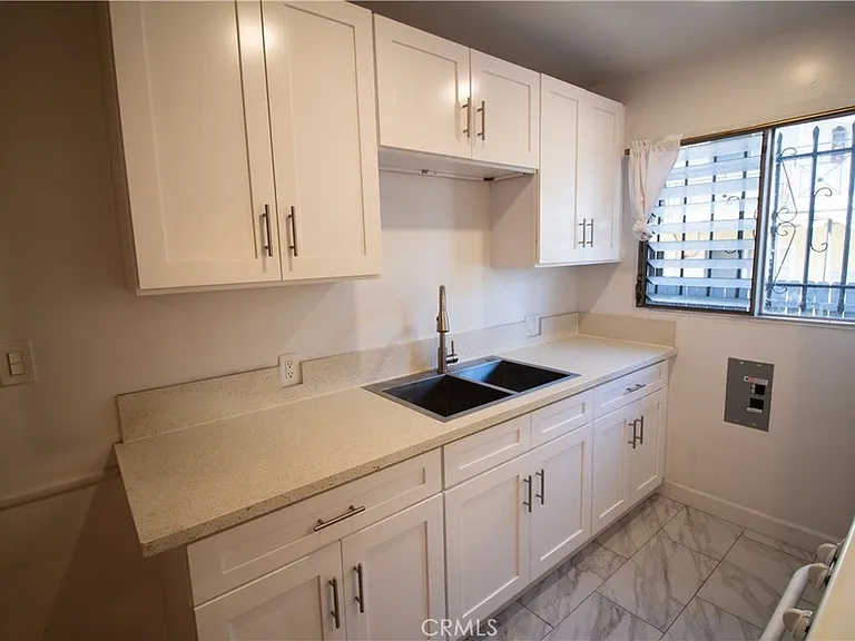 1224 N Mansfield Ave — Photo 9