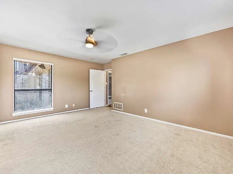 5801 Royal Ridge Dr — Photo 12