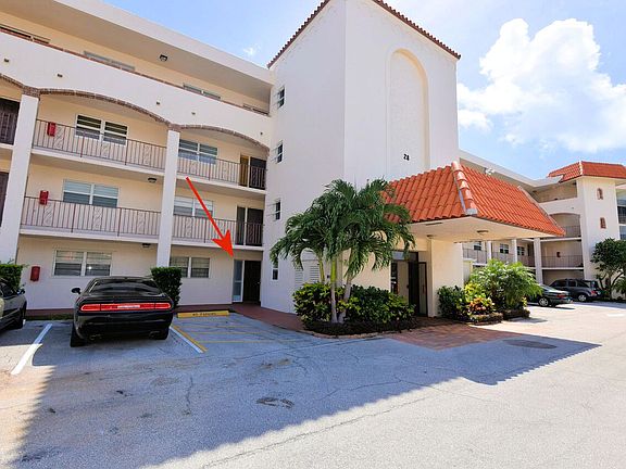 3rd image of 28 Yacht Club Dr APT 105