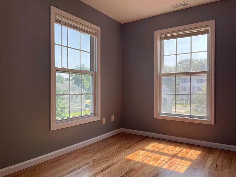 765 Hart St — Photo 17