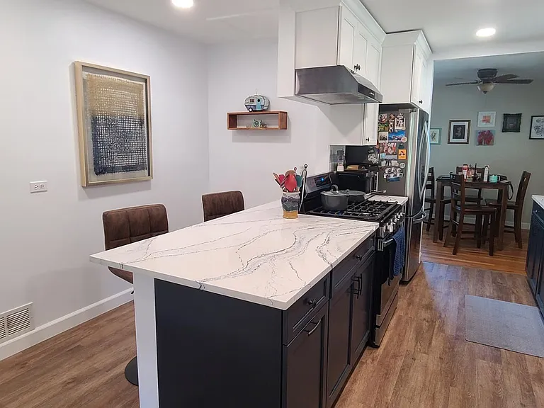 4056 W 77th Pl — Photo 7