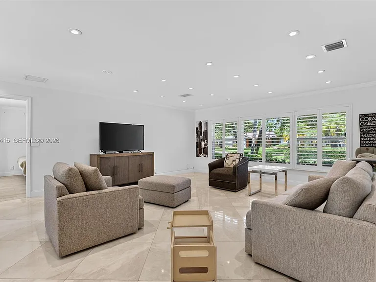 2701 NW 107th Ave — Photo 4