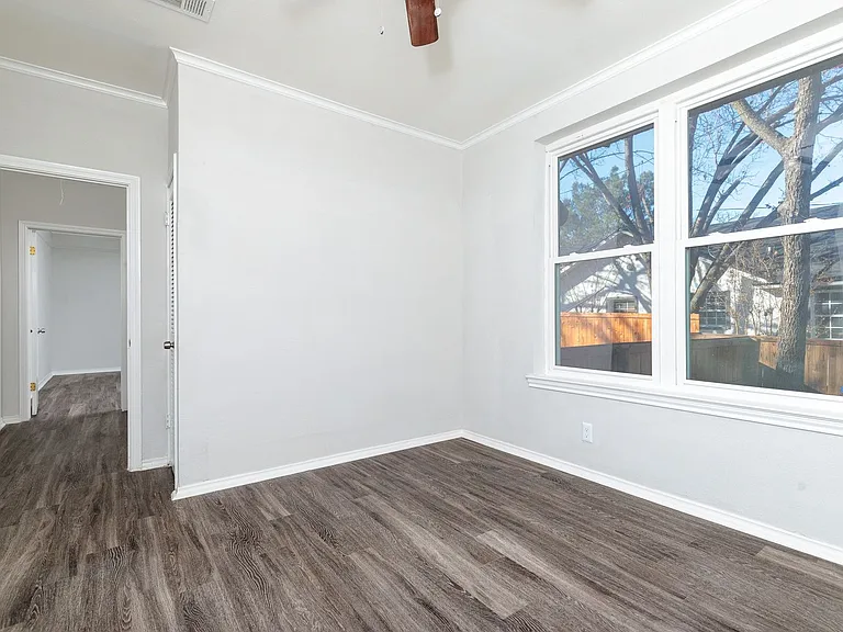 5700 Pershing Ave — Photo 9