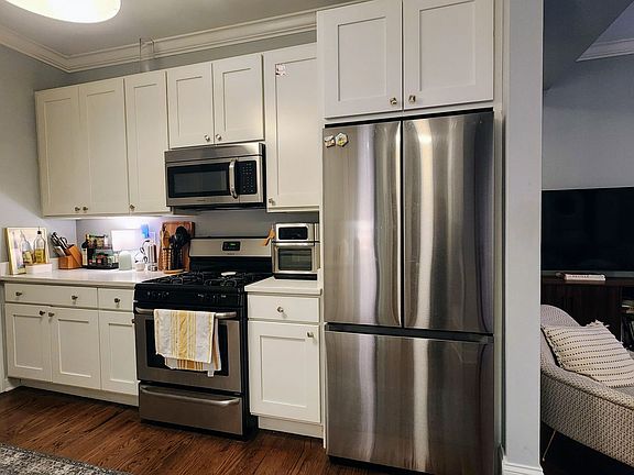 2nd image of 715 W Belmont Ave APT 3C