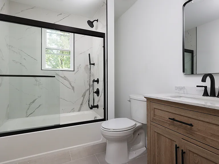 Bathroom 1 Tub