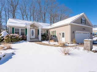 48 Hillcrest Dr, Uncasville, CT 06382