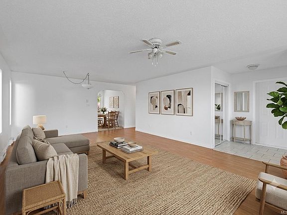 2nd image of 238 Strawberry Cres