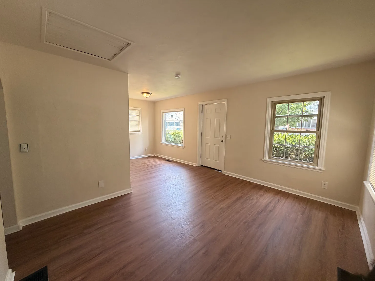 2 bed, 726 sqft, $1,100 — Photo 2