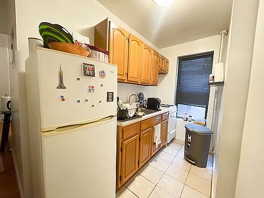 2nd image of 453 W 36th St APT 4