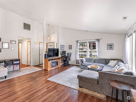 5th image of 10624 64th Avenue NE