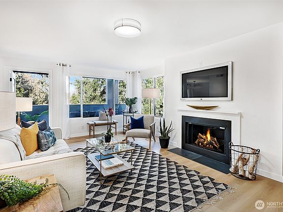 5th image of 17417 Ashworth Avenue N #403