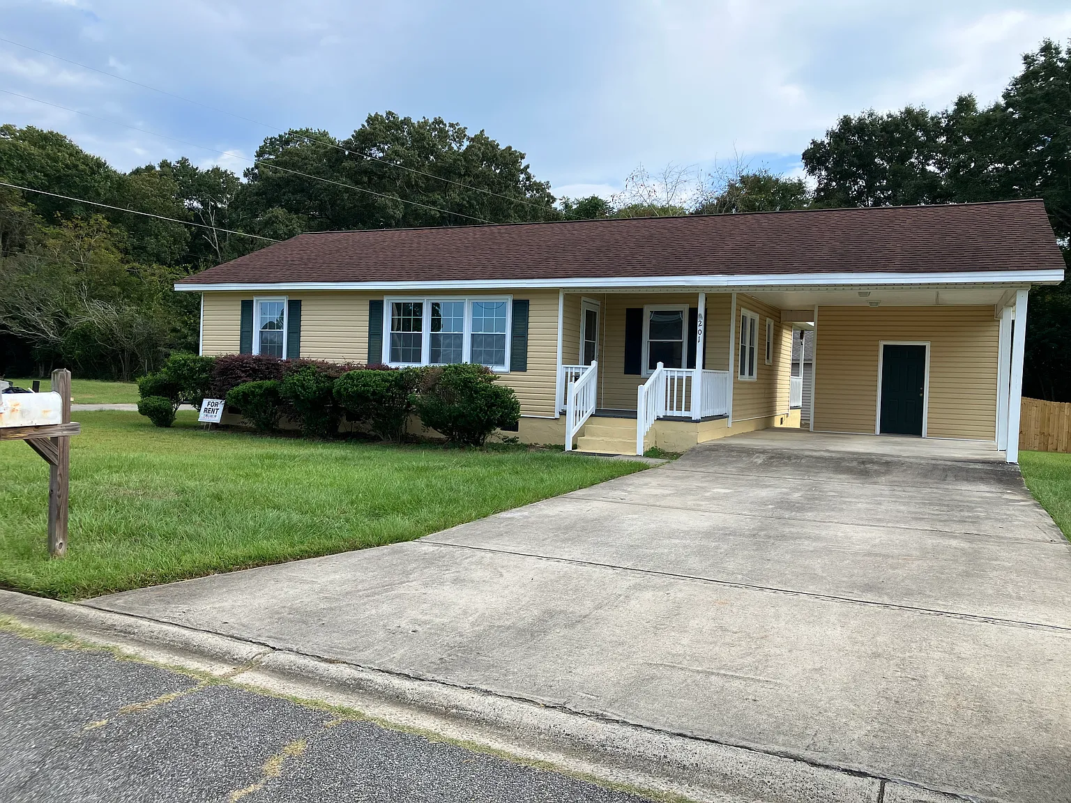 3 bed, 1032 sqft, $1,375 — Photo 3