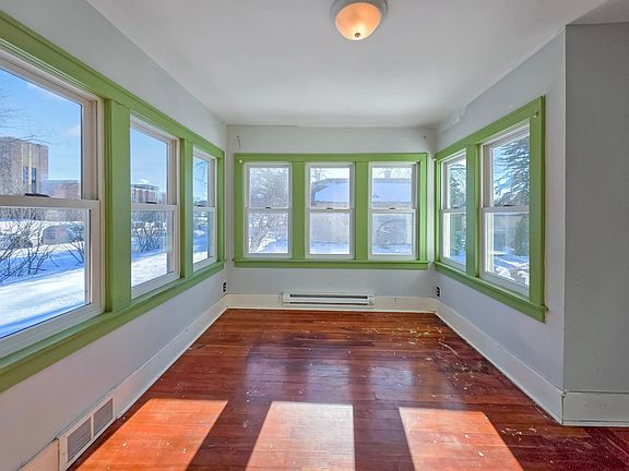 4th image of 727 3rd Ave NE