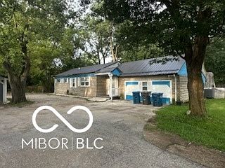1st image of 2430 N Mitthoefer Rd