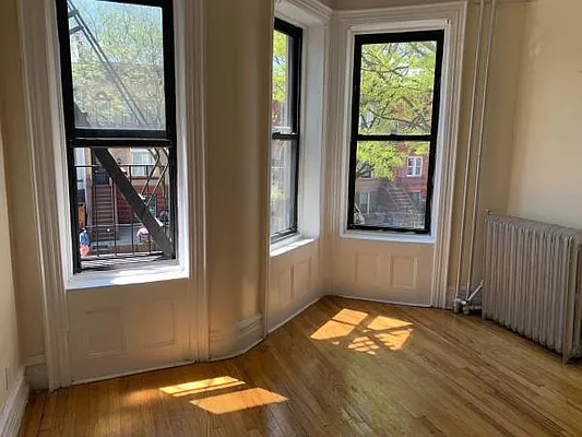 Rented by Premier Metro Realty Corp | media 31