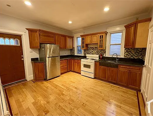 363 Adams St #4 — Photo 3