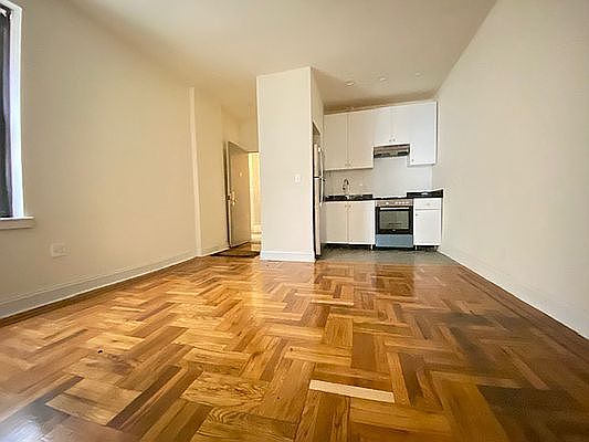 4th image of 132-22 Maple Ave #102