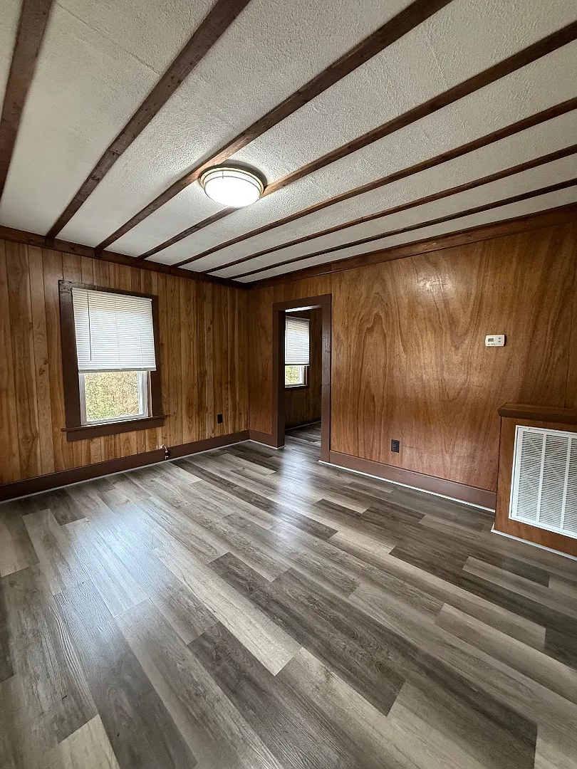 221 Valley Pike Rd — Photo 2