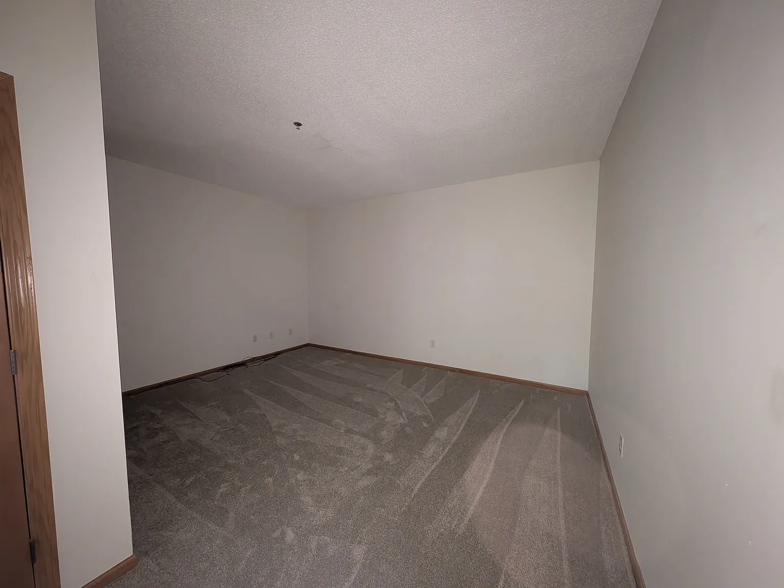 2 bed, 1729 sqft, $2,400 — Photo 3