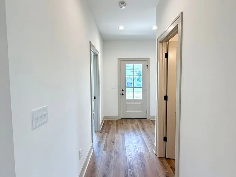 489 S Main St — Photo 17