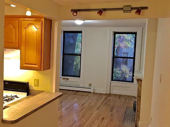 2nd image of 37 Cambridge Pl APT 2