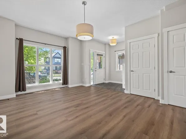 356 Pioneer Rd, Spruce Grove, AB T7X 0T1